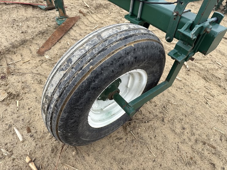 kmc-3pt-6-row-vine-lifter-image-5