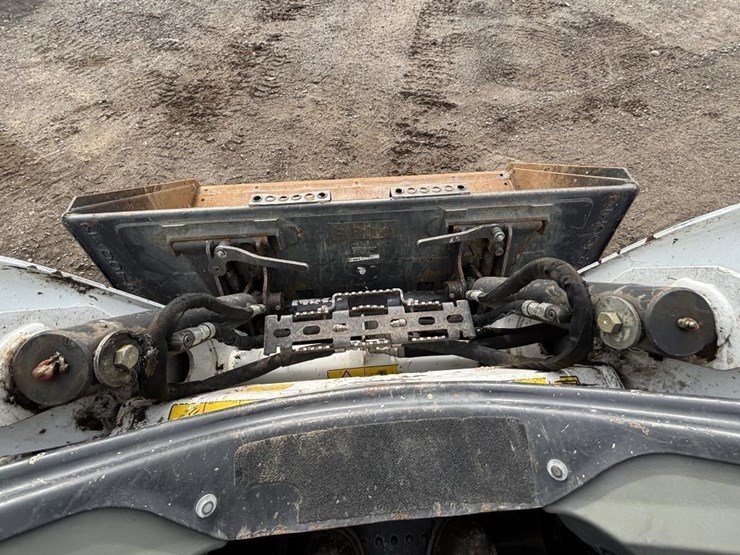 2021-bobcat-s590-image-8