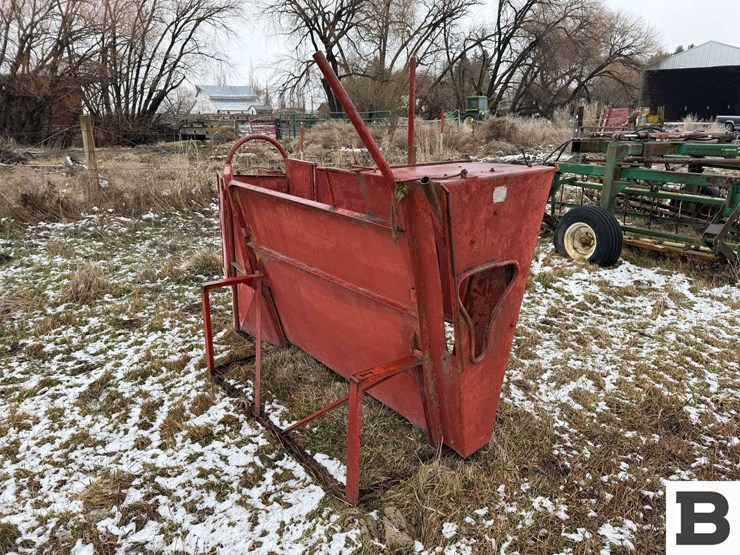 teco-products-58-calf-chute-image-5