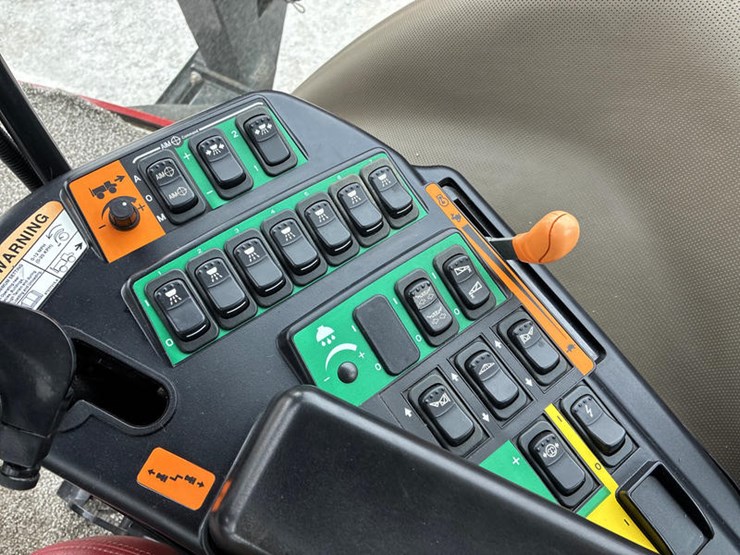 2015-case-ih-patriot-3340-image-78