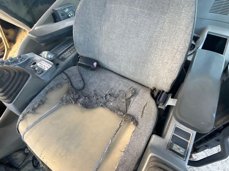 deere-240d-lc-image-5