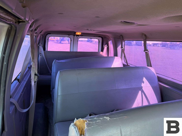 1999-ford-econoline-350-image-25