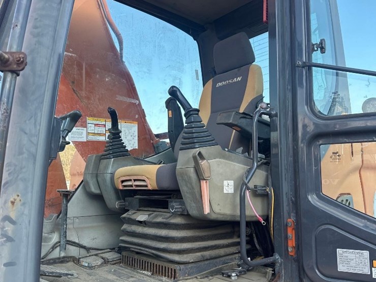 2013-doosan-dx225-lc-image-10