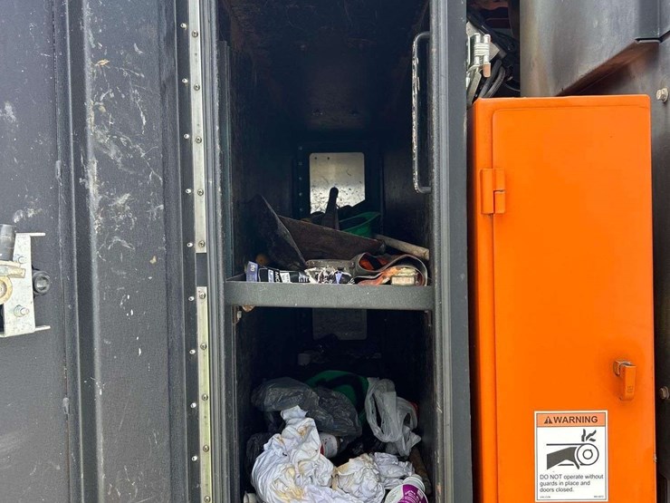 2020-freightliner-114sd-image-20