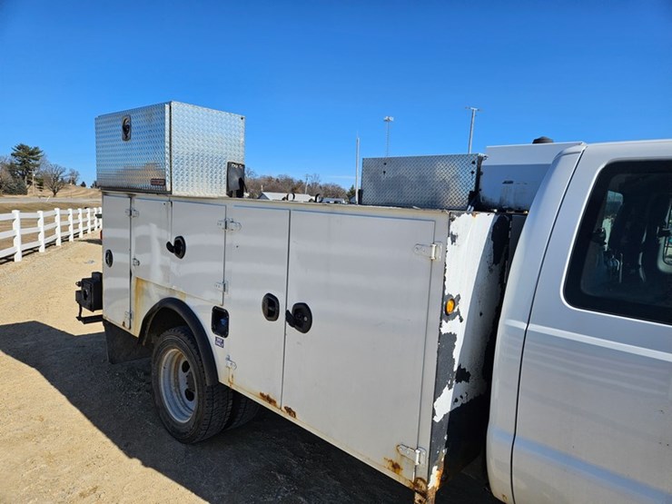 2011-ford-f550-image-29