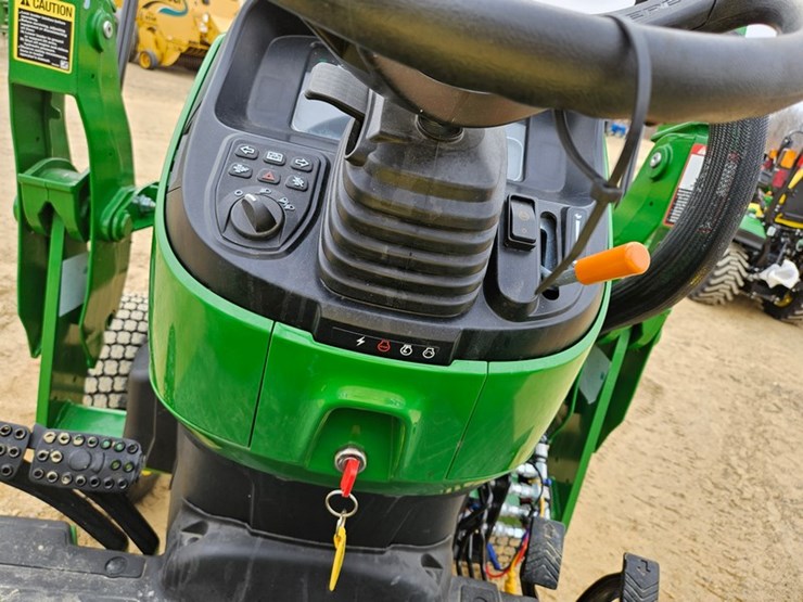 2025-john-deere-2038r-image-27