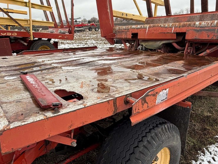 new-holland-1085-image-18