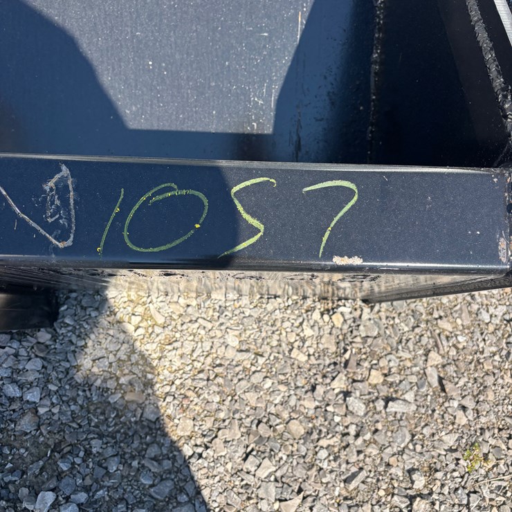 #1057 • 90 in. QT Bucket with Blade