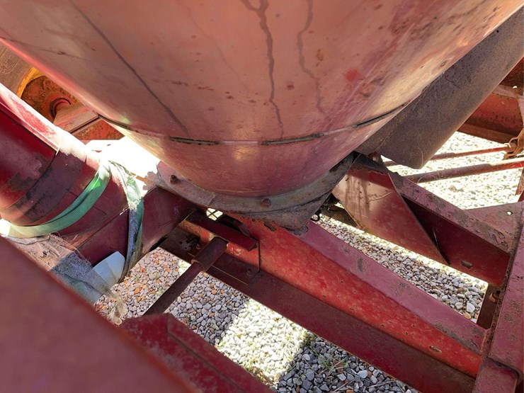 new-holland-355-image-11