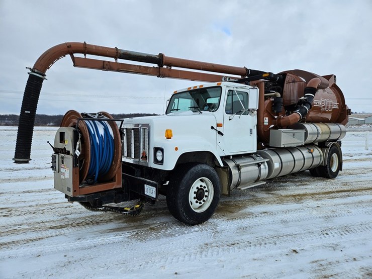 2001-vactor-2100-image-1