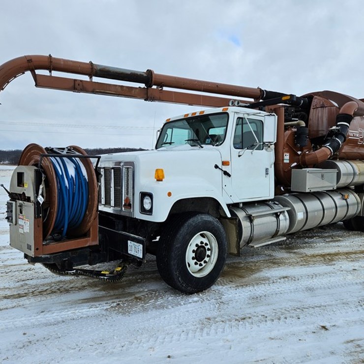 2001 VACTOR 2100