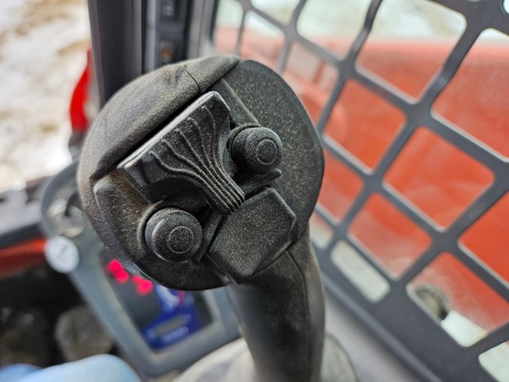 kubota-ssv75-image-21