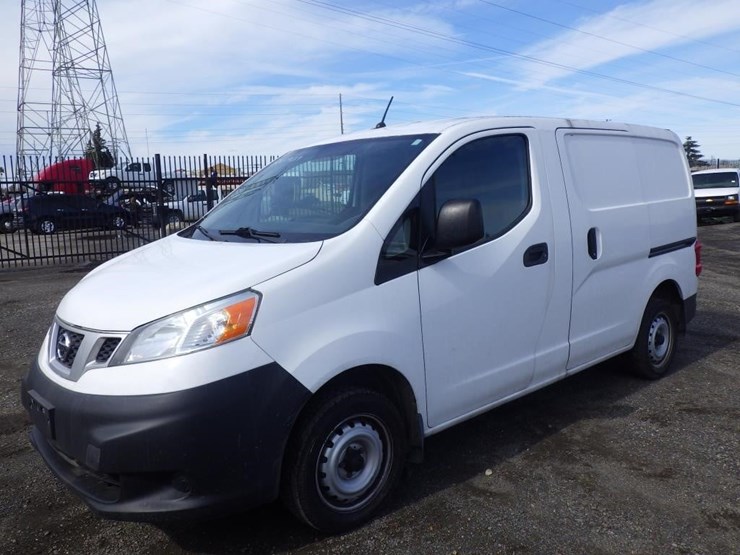 2017-nissan-nv200-image-1