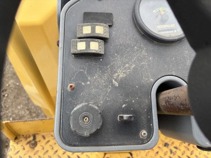 caterpillar-cb24-image-19