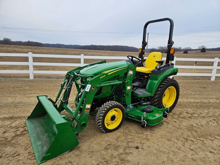 2025-john-deere-2038r-image-1