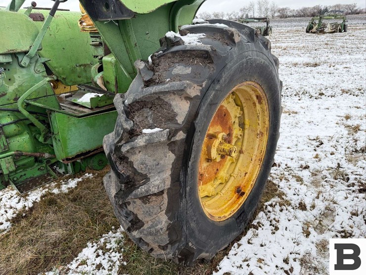 john-deere-4010-image-30