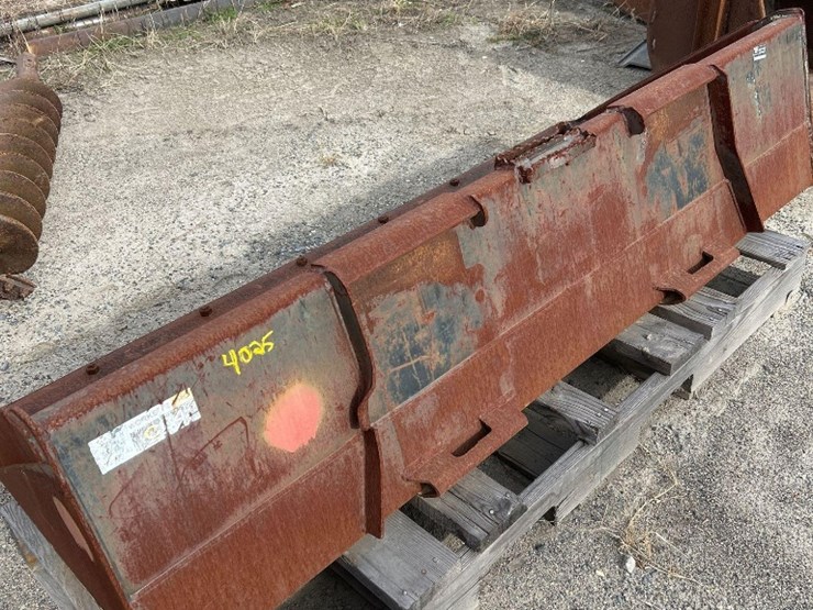 john-deere-c84-84in-skid-steer-bucket-image-3