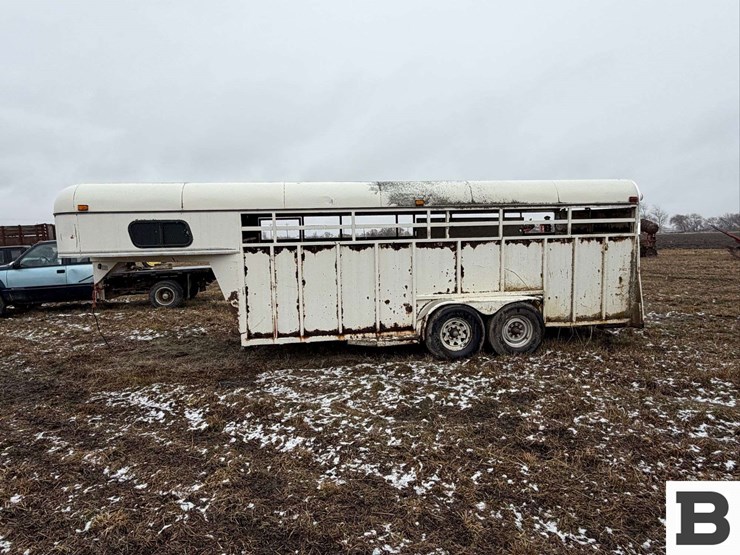 1990-hworl-horse-trailer-image-2