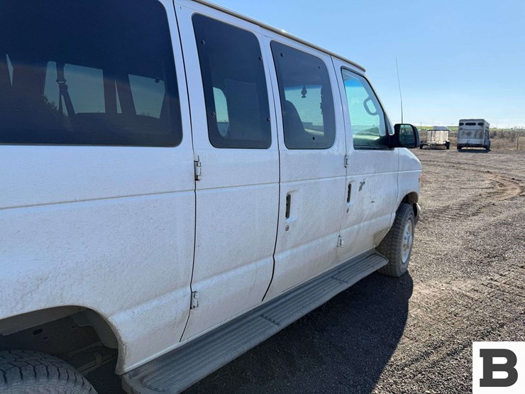 2001-ford-econoline-350-image-19