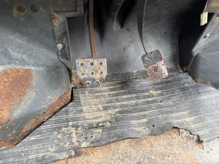 2011-kubota-rtv900-image-15