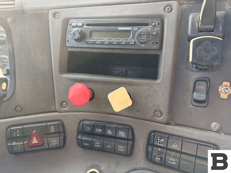 2014-freightliner-cascadia-125-image-60