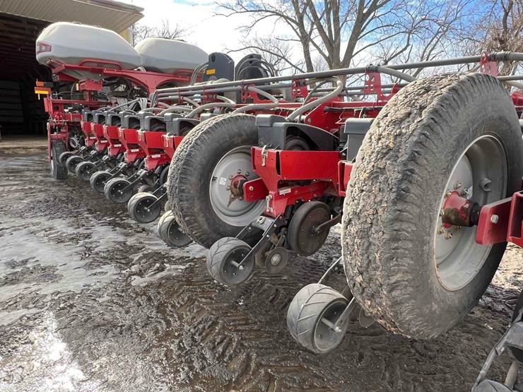 2014-case-ih-1255-image-28