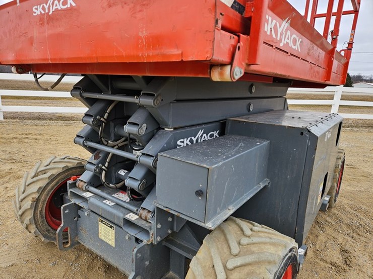 2017-skyjack-sj6832rt-image-9