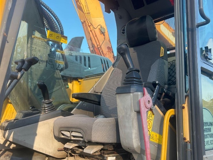 2016-volvo-ecr235el-image-25