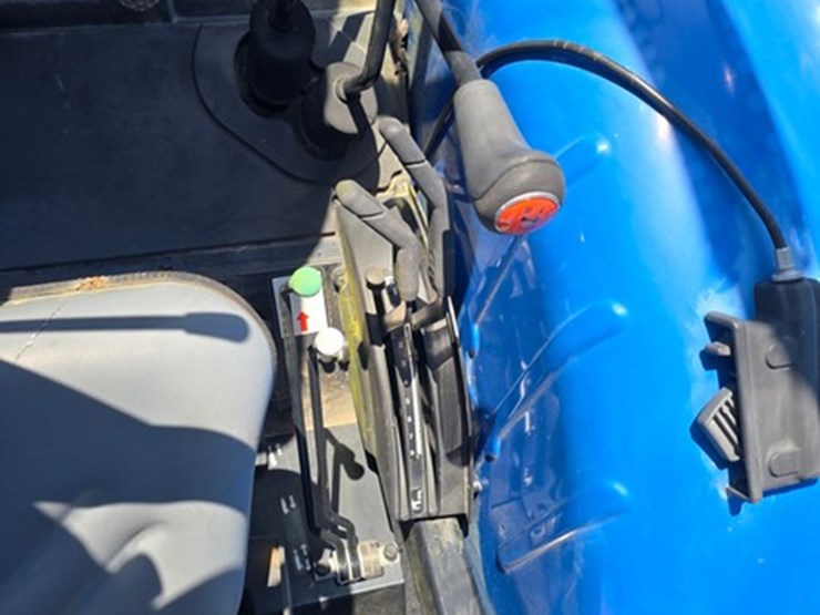 new-holland-td5040-image-19