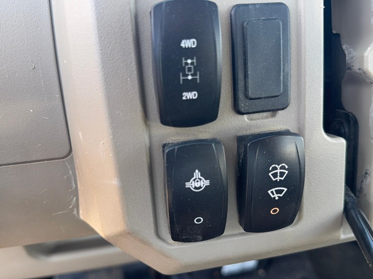 2023-john-deere-gator-image-22