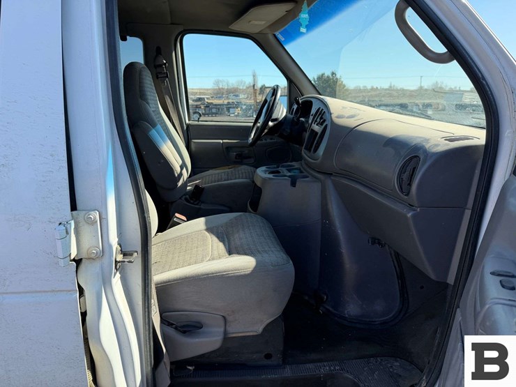 2001-ford-econoline-350-image-26