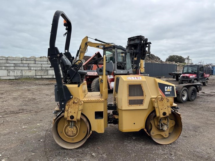 caterpillar-cb24-image-7