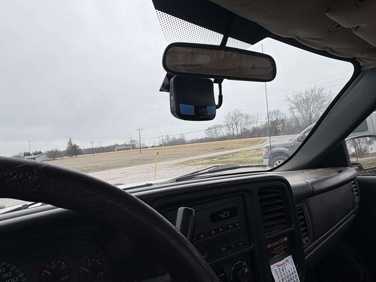 2004-chevrolet-silverado-pickup-with-plow-and-liftgate-image-23