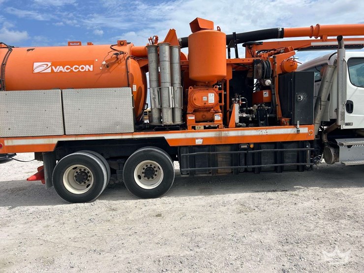 2020-freightliner-114sd-image-22