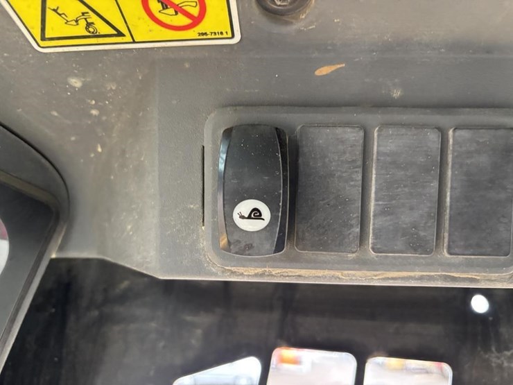 caterpillar-246c-image-27