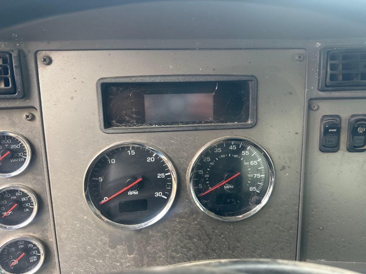 2015-kenworth-t370-image-21