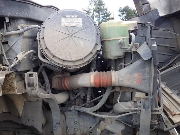 2007-international-7600-image-16