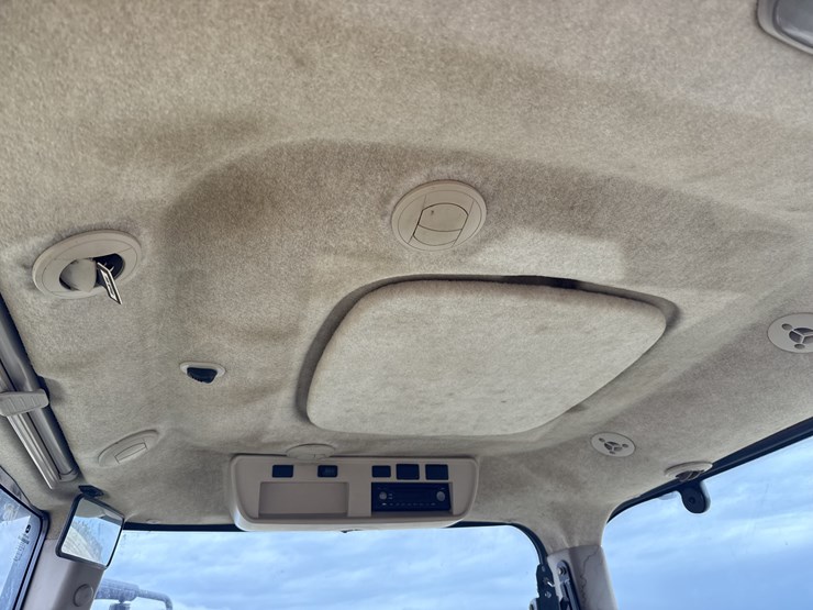 john-deere-8245r-image-14