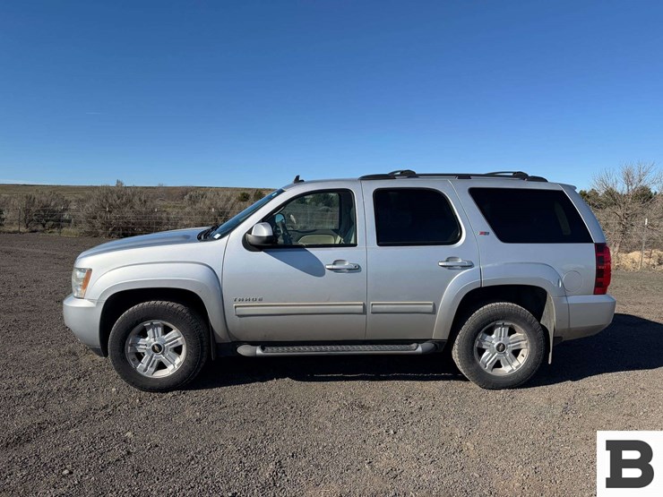 2011-chevrolet-tahoe-image-2