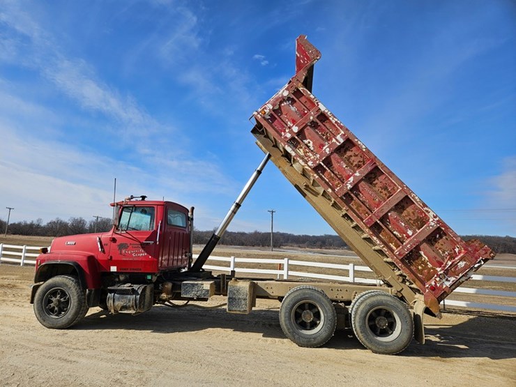 1989-ford-l9000-image-10