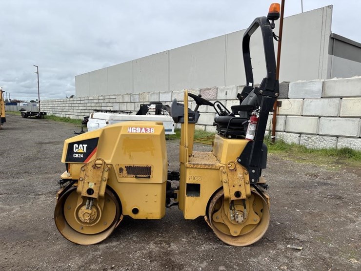 caterpillar-cb24-image-5