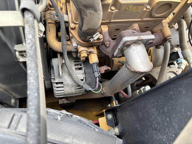 caterpillar-cb24-image-34