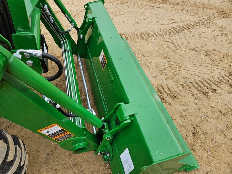 2025-john-deere-3032e-image-35