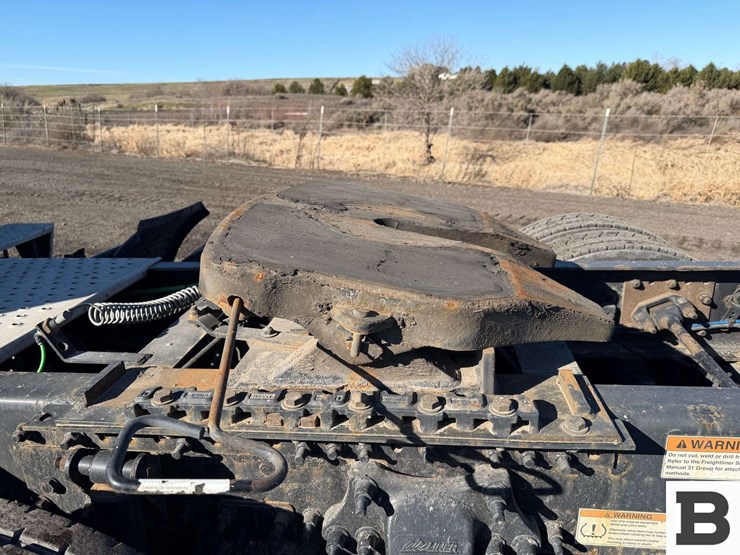 2019-freightliner-cascadia-126-image-23