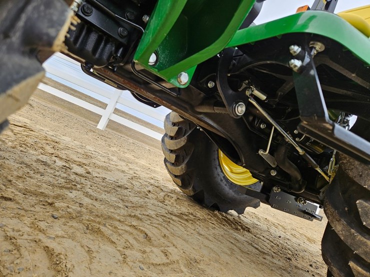 2025-john-deere-3032e-image-44