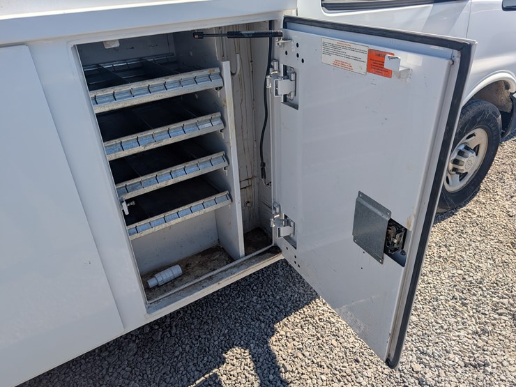 2010-chevrolet-express-3500-image-11