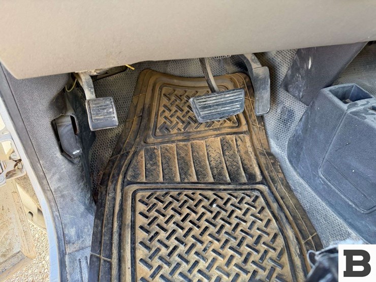 2013-chevrolet-silverado-1500-image-25