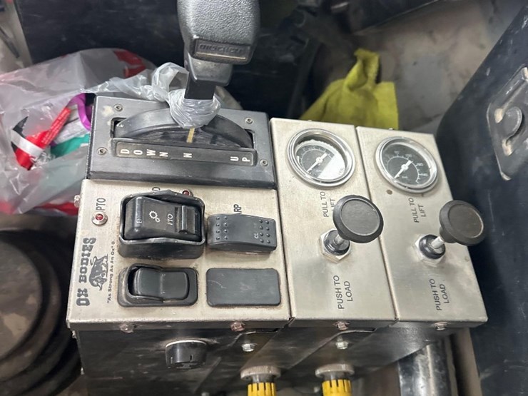 2019-mack-gr64b-quad/a-dump-truck-image-33