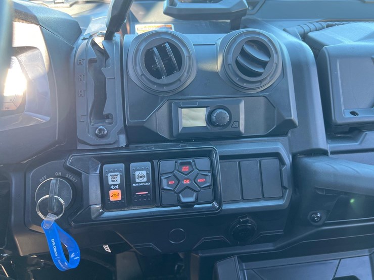 2025-can-am-hd-10-defender-limited-utv-image-14