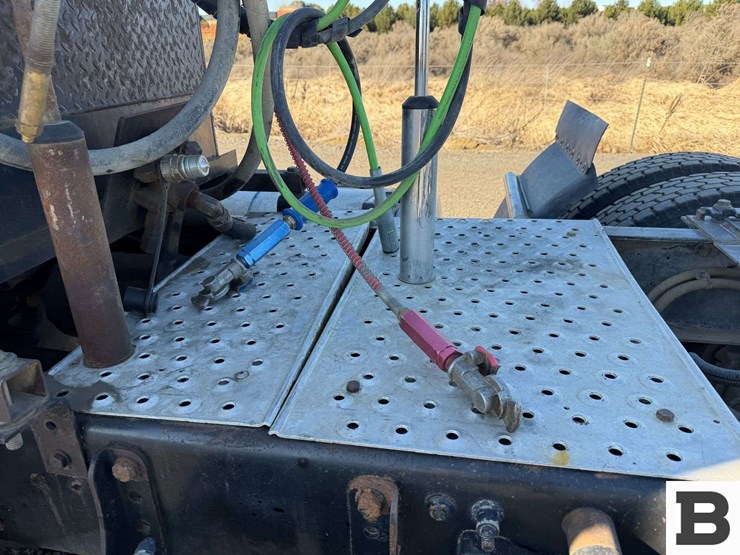 2014-freightliner-cascadia-125-image-16